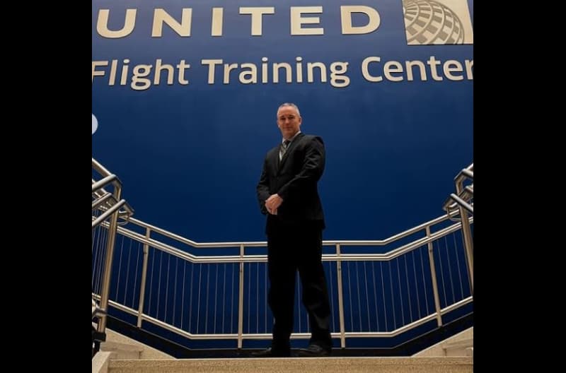 Houston 737 First Officer Michael G. chased his pilot dreams to United with Aviate