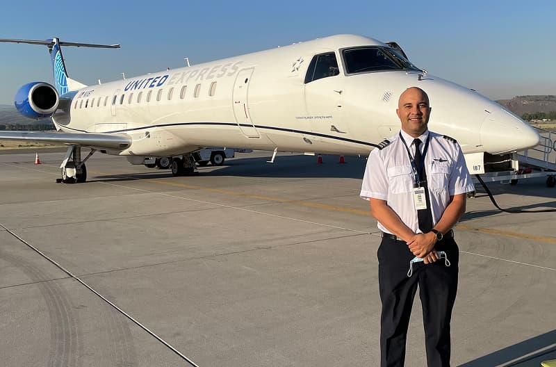 San Francisco B737 First Officer Dave N. began flying helicopters, now it’s B737s